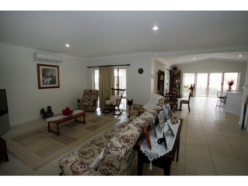 8 Palomar Court, Mount Louisa QLD 4814