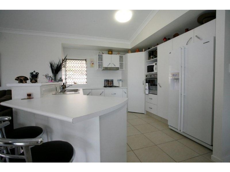 8 Palomar Court, Mount Louisa QLD 4814