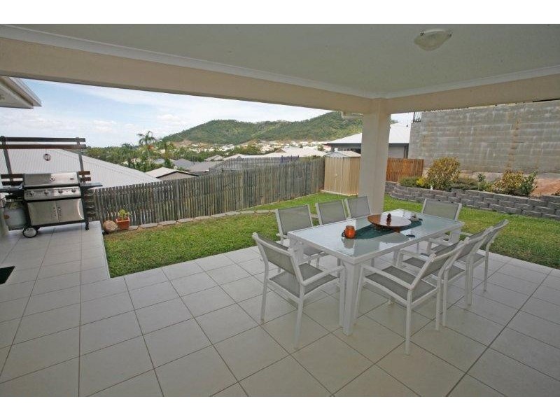 8 Palomar Court, Mount Louisa QLD 4814
