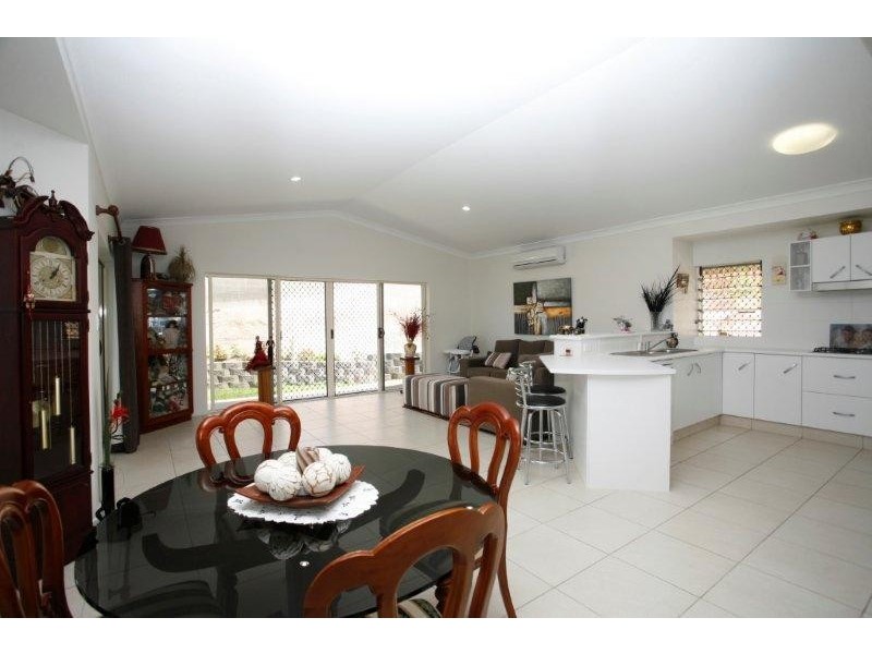 8 Palomar Court, Mount Louisa QLD 4814