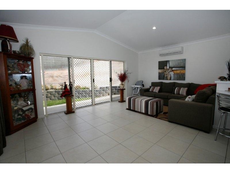 8 Palomar Court, Mount Louisa QLD 4814