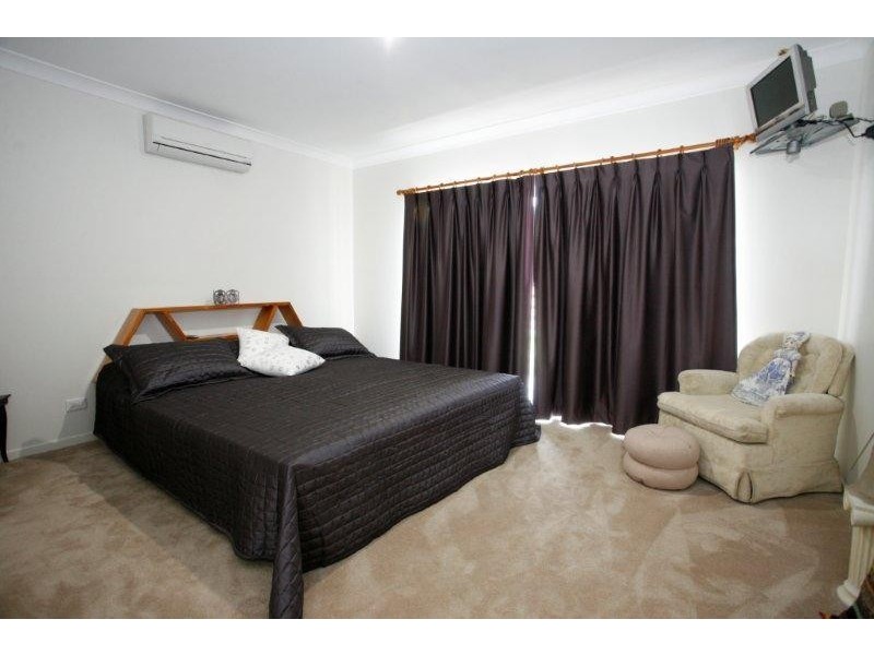 8 Palomar Court, Mount Louisa QLD 4814