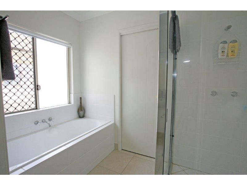 8 Palomar Court, Mount Louisa QLD 4814