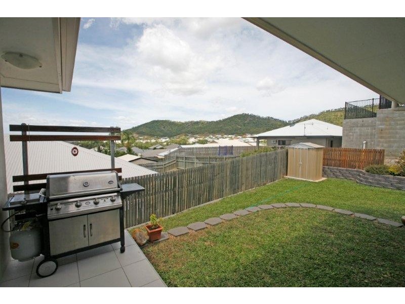 8 Palomar Court, Mount Louisa QLD 4814