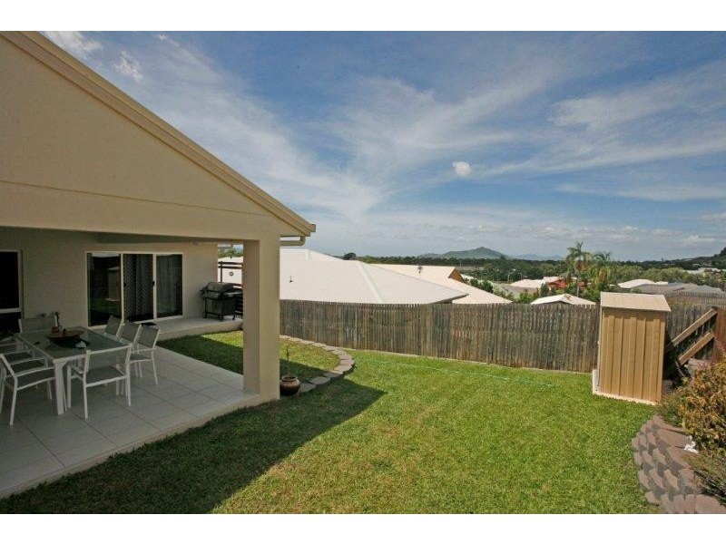 8 Palomar Court, Mount Louisa QLD 4814