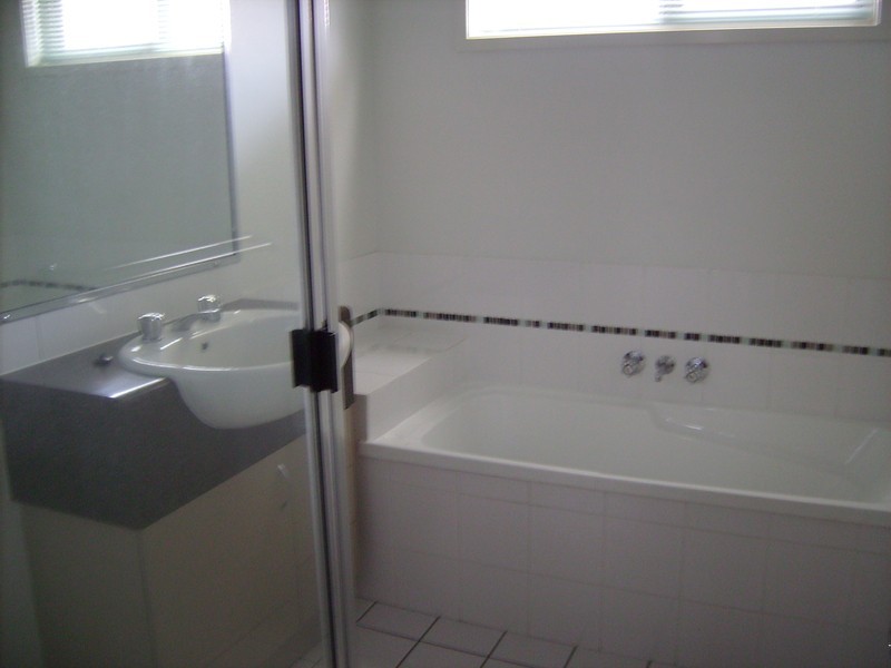 18 Dickenson Place, Kirwan QLD 4817