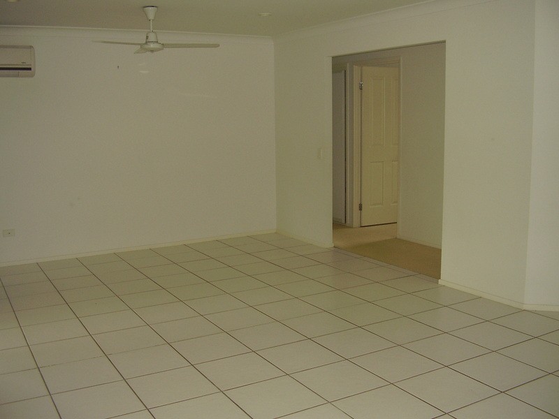 18 Dickenson Place, Kirwan QLD 4817