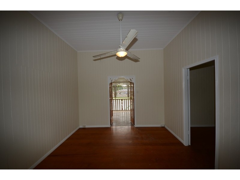 16 Campbell Street, Hermit Park QLD 4812