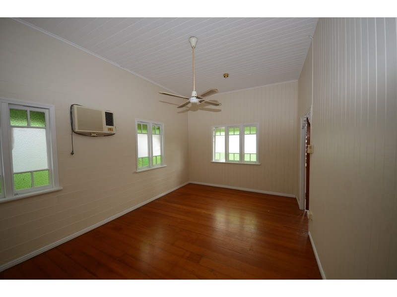 16 Campbell Street, Hermit Park QLD 4812