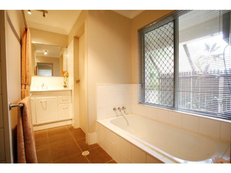 5 Elm Court, Bushland Beach QLD 4818