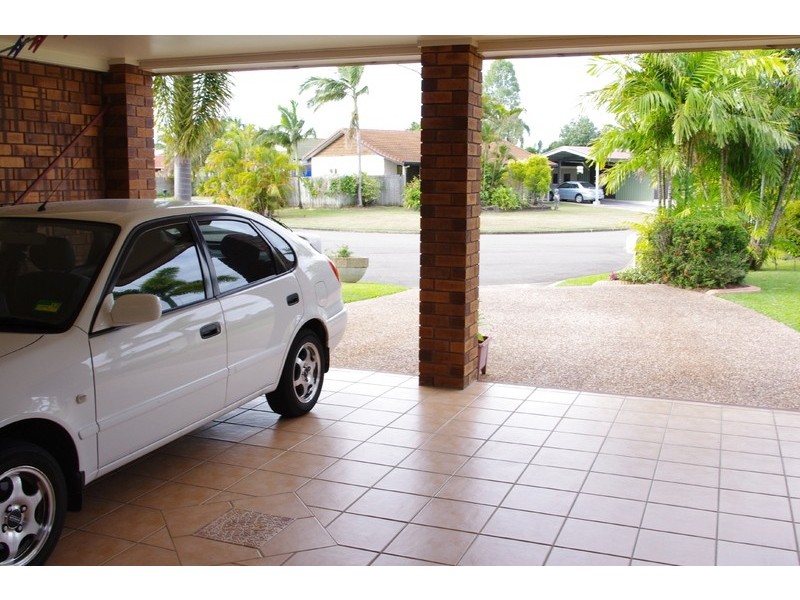 33 Serrano Crescent, Cranbrook QLD 4814