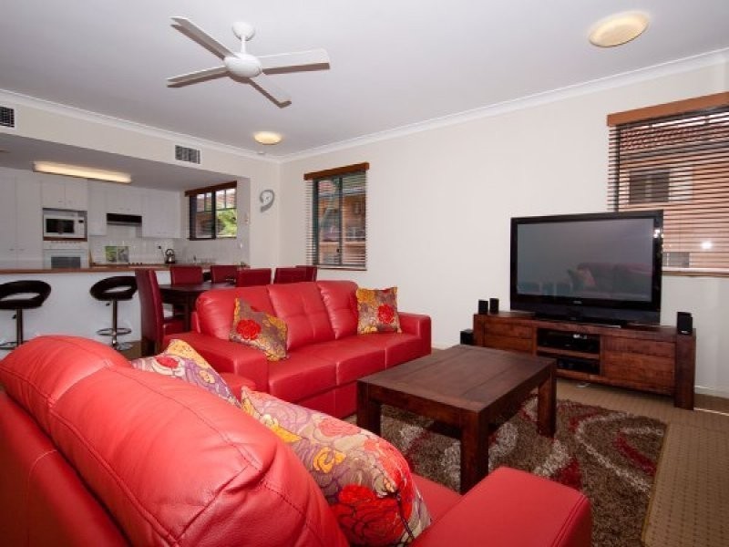 4/97 The Strand, North Ward QLD 4810