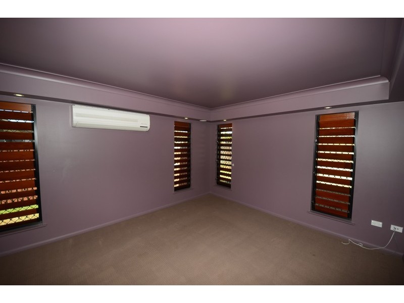 Bushland Beach QLD 4818