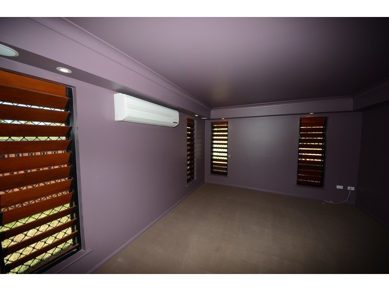 Bushland Beach QLD 4818