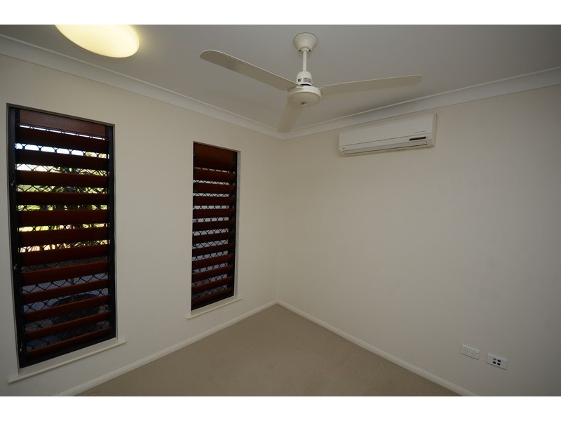 Bushland Beach QLD 4818