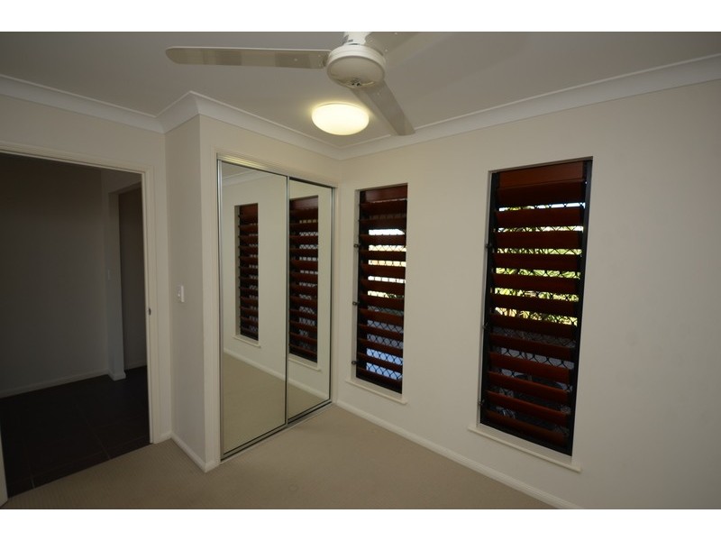 Bushland Beach QLD 4818