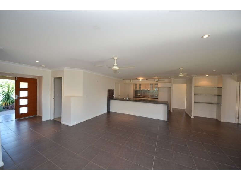 Bushland Beach QLD 4818