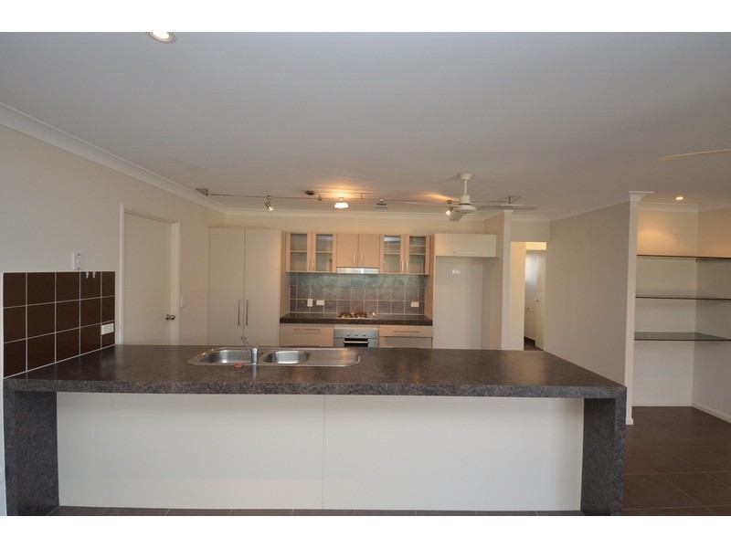 Bushland Beach QLD 4818