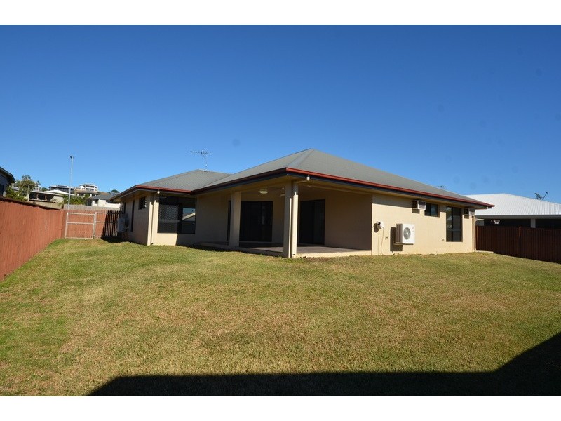 Bushland Beach QLD 4818