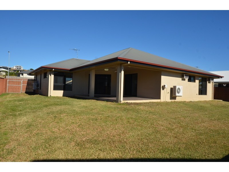 Bushland Beach QLD 4818