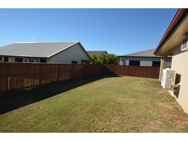 Bushland Beach QLD 4818