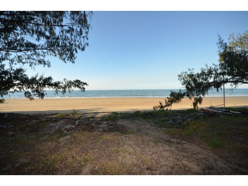 Saunders Beach QLD 4818