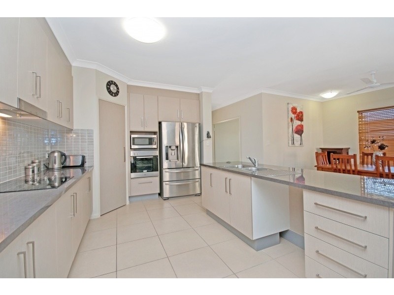23 Hillock Crescent, Bushland Beach QLD 4818