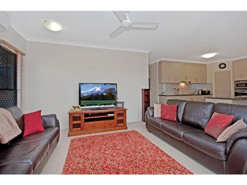 23 Hillock Crescent, Bushland Beach QLD 4818