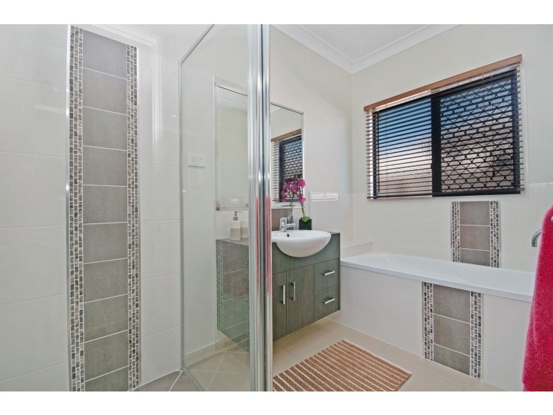 23 Hillock Crescent, Bushland Beach QLD 4818