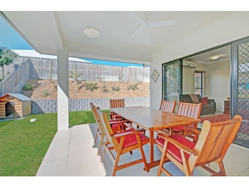 23 Hillock Crescent, Bushland Beach QLD 4818