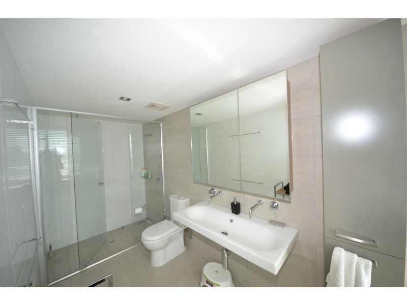 2404/6 Mariners Drive, North Ward QLD 4810