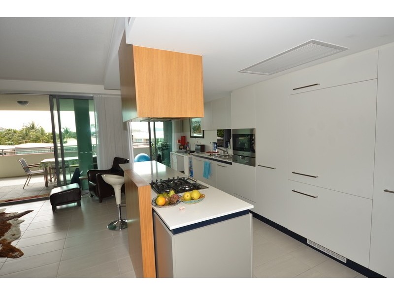 2404/6 Mariners Drive, North Ward QLD 4810