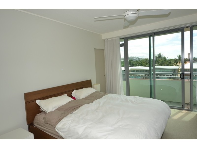 2404/6 Mariners Drive, North Ward QLD 4810