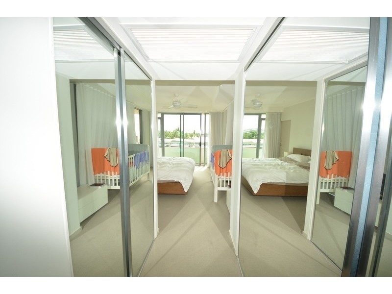 2404/6 Mariners Drive, North Ward QLD 4810