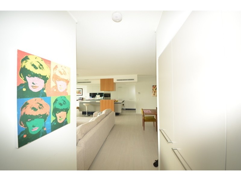 2404/6 Mariners Drive, North Ward QLD 4810