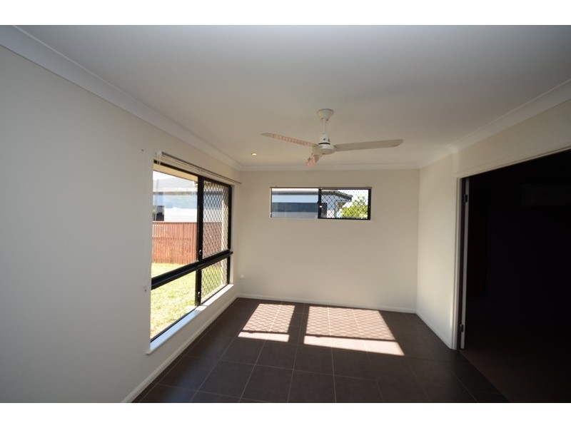 Bushland Beach QLD 4818