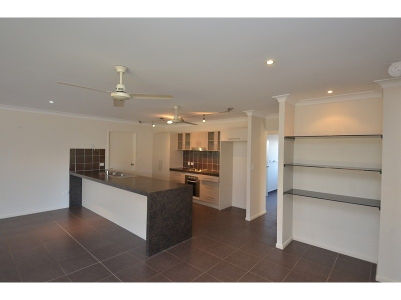 Bushland Beach QLD 4818