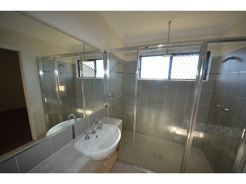 Bushland Beach QLD 4818