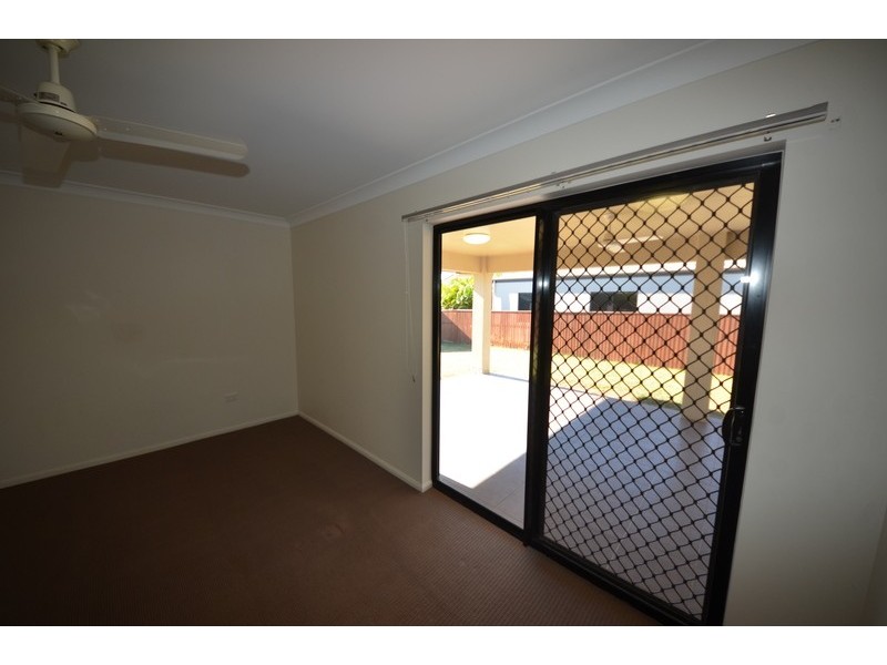 Bushland Beach QLD 4818