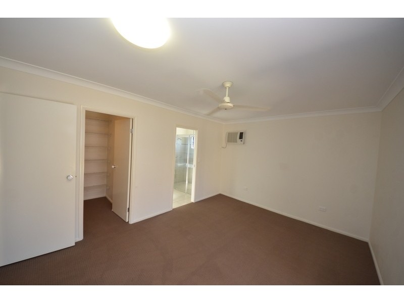 Bushland Beach QLD 4818