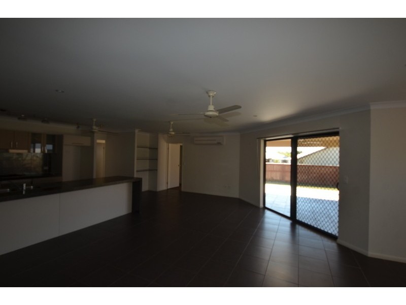 Bushland Beach QLD 4818