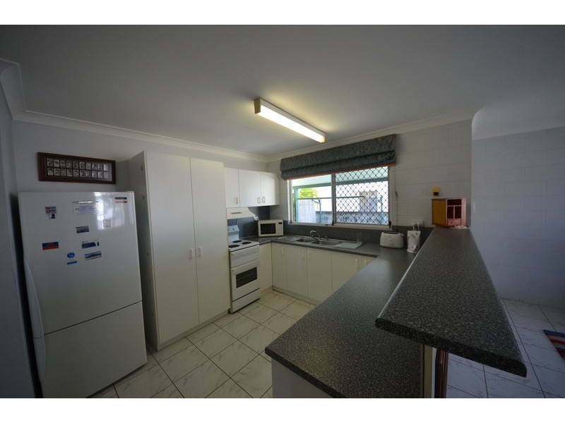 West End QLD 4810