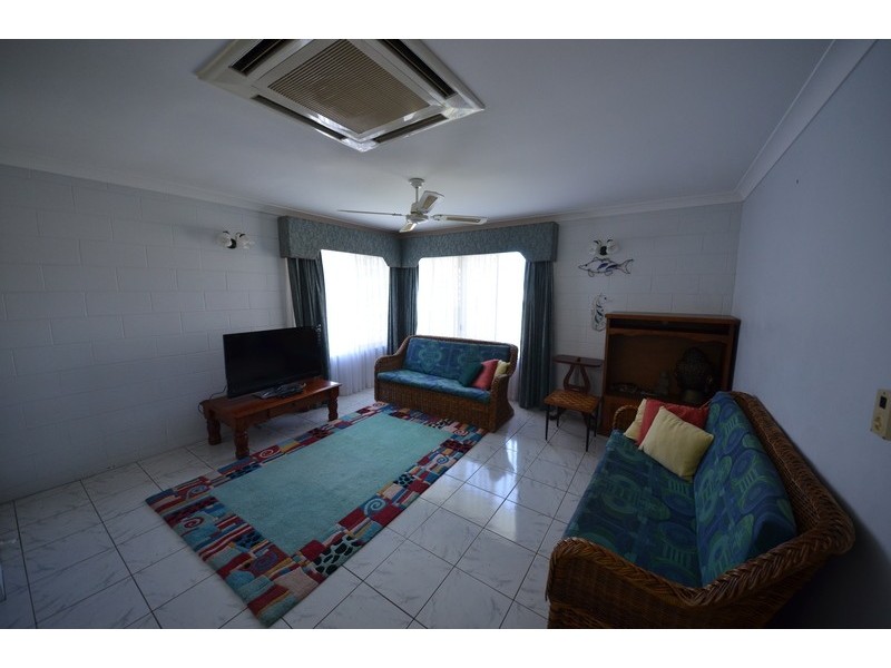 West End QLD 4810