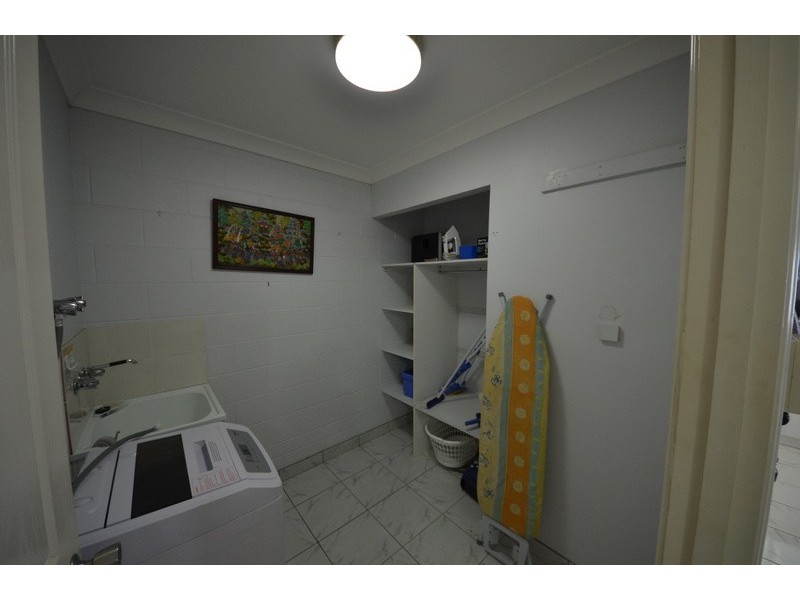 West End QLD 4810