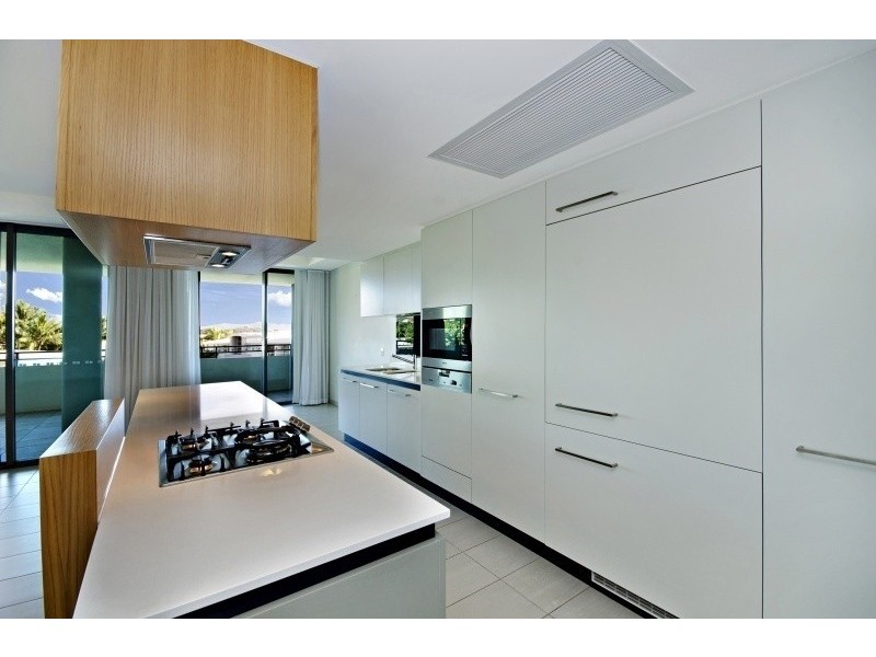 2404/6 Mariners Drive, North Ward QLD 4810