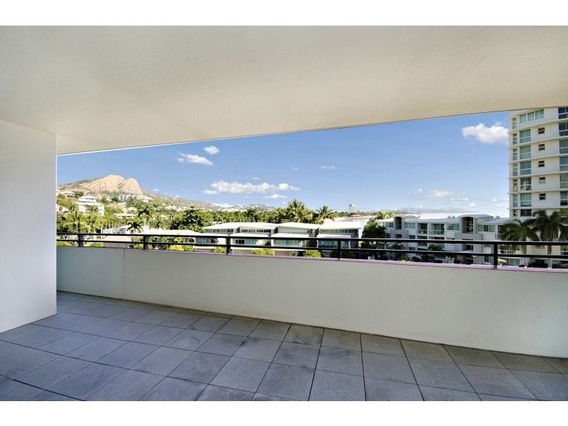 2404/6 Mariners Drive, North Ward QLD 4810