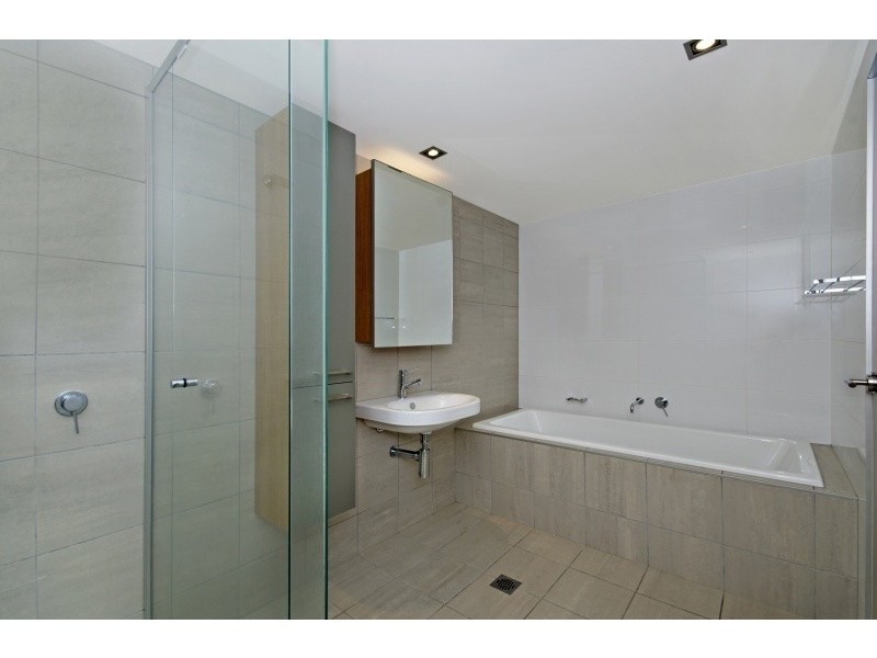 2404/6 Mariners Drive, North Ward QLD 4810