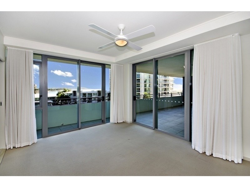 2404/6 Mariners Drive, North Ward QLD 4810