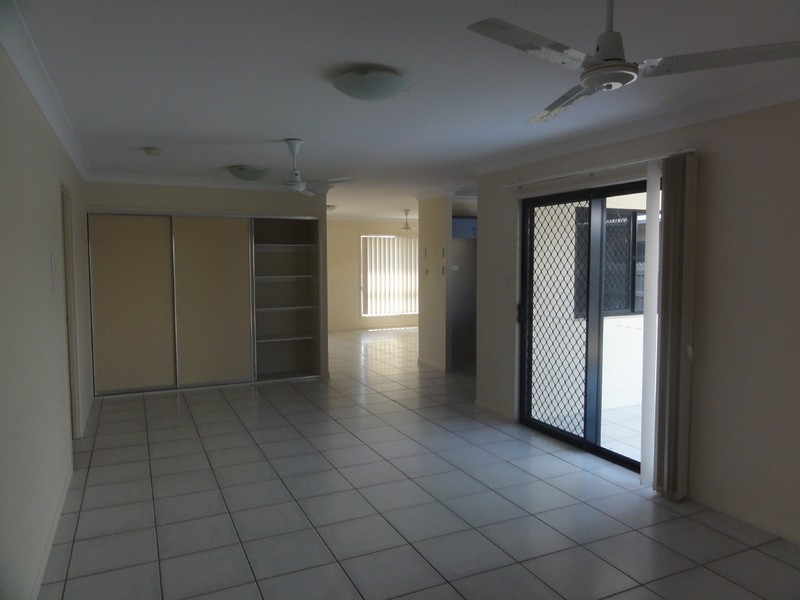 52 Elphinstone Drive, Kirwan QLD 4817