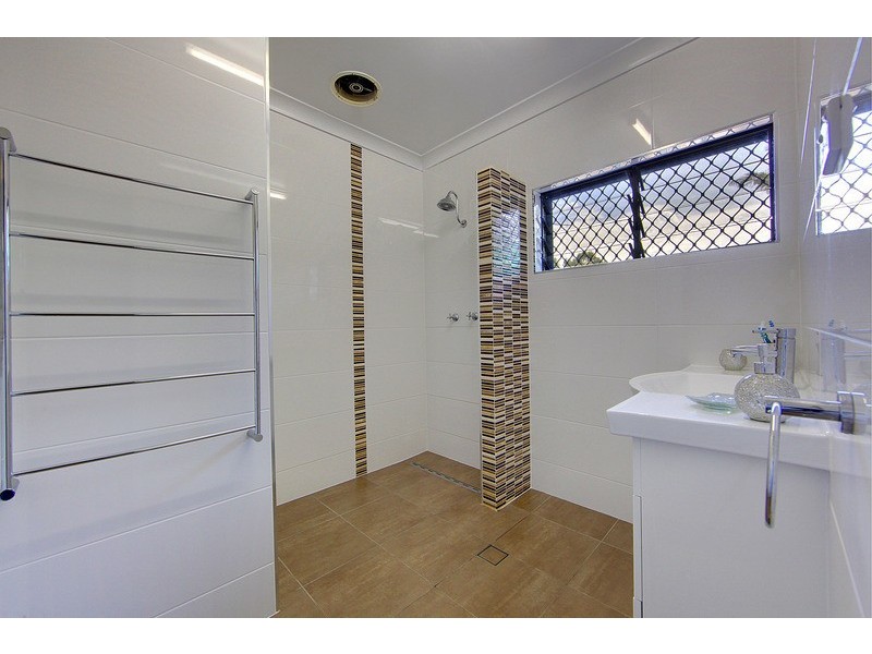 17 Winston Crescent, Kirwan QLD 4817